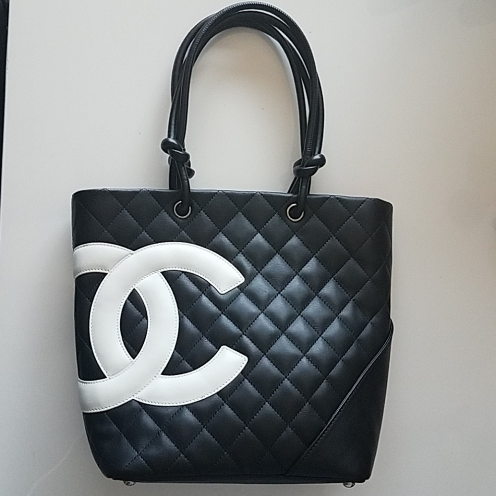 Stunning small CHANEL Cambon tote